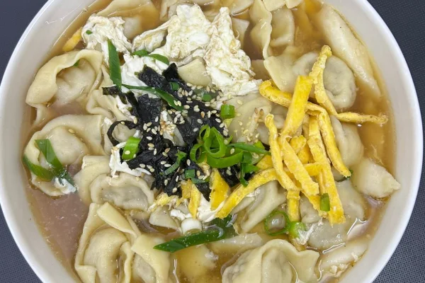 Manduguk (Korean dumpling soup)