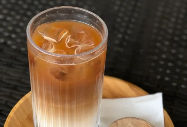 Iced vanilla latte