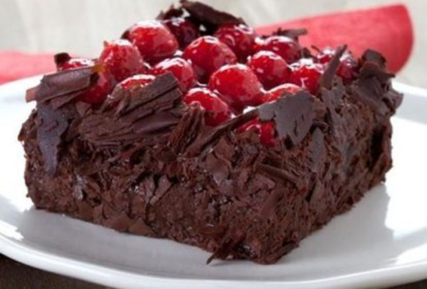 Strawberry chocolate cake