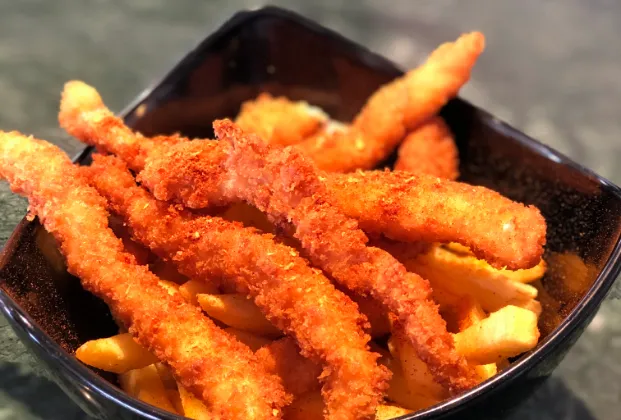 Cajun crispy chicken with chips