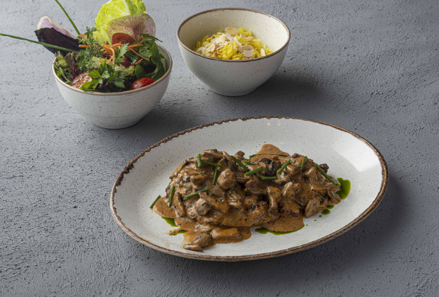 Half chicken with mushroom sauce