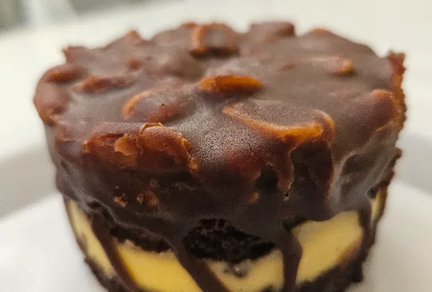 Peanut Snickers mono cake
