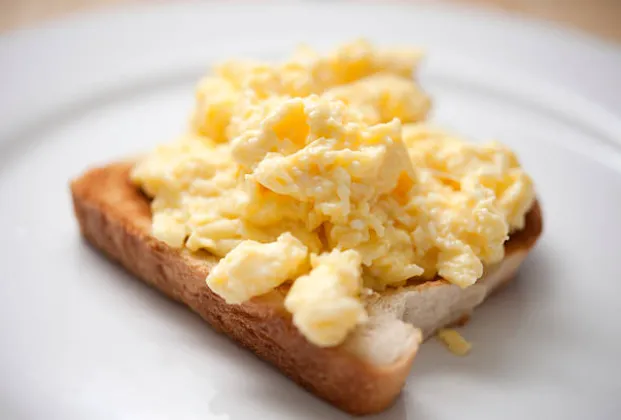 Scrambled egg on bread