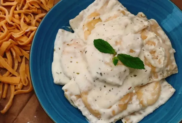 Cheese Ravioli with Cream Sauce