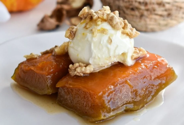 Kabak tatlısı with kaymak