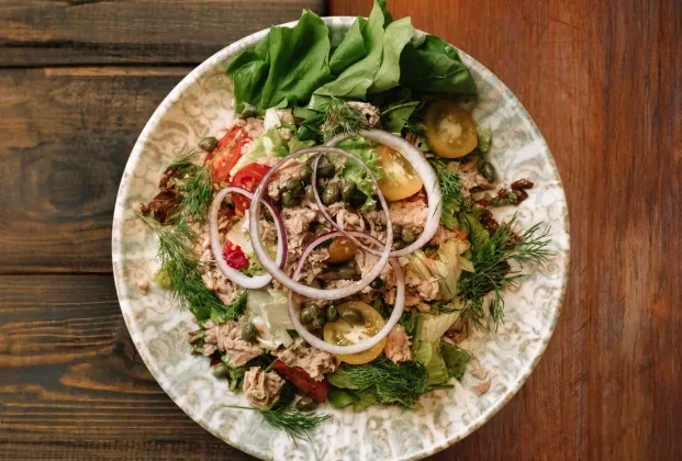 Tuna and avocado salad