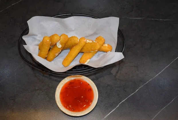 Mozzarella sticks, 8 pieces with Rock'n Roll sauce