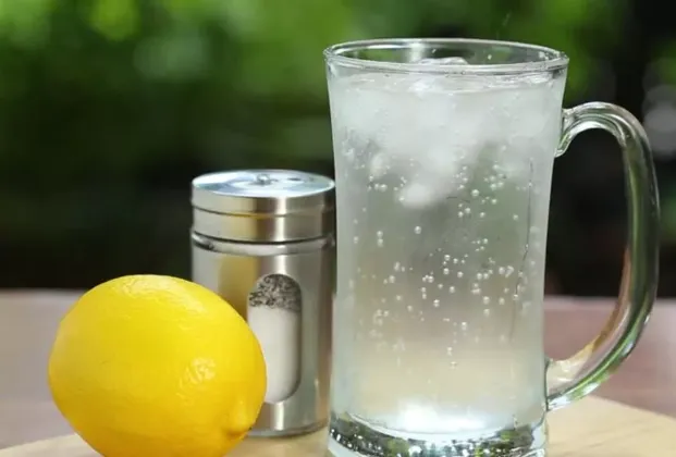 Soda with freshly squeezed lemon