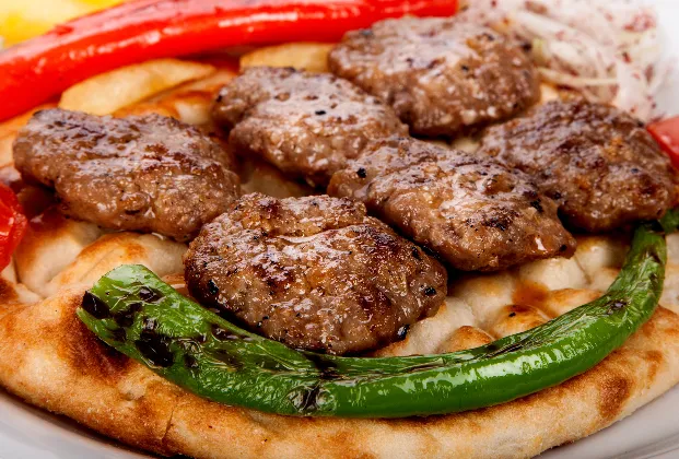 1 kg köfte (Turkish meatballs)