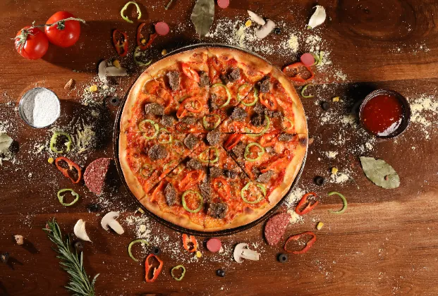 Pizza with kavurma