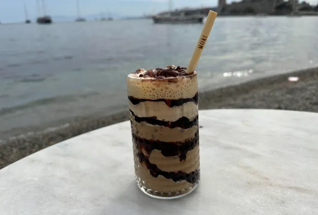 Iced chocolate latte