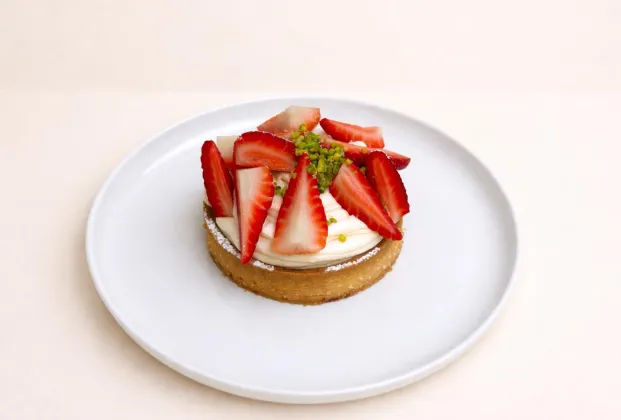 Strawberry tart + filter coffee