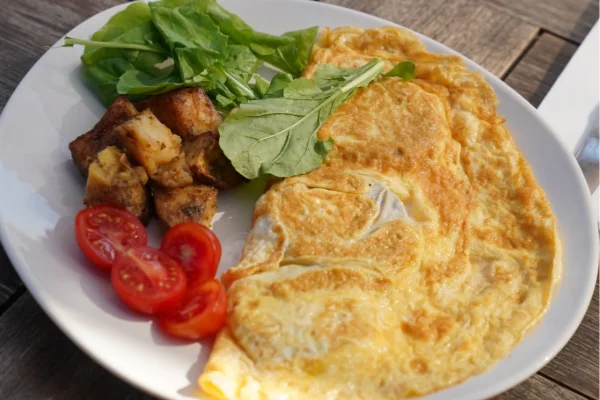 Sucuk and kaşar cheese omelet