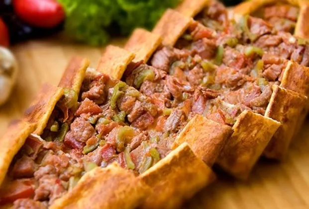 Minced meat pide