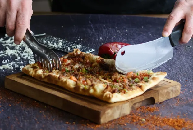 Crispy Pide with Kokoreç