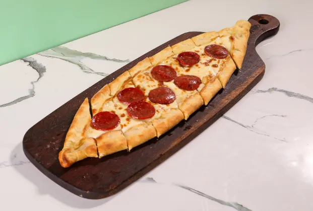 Sucukli Kaşarlı Pide