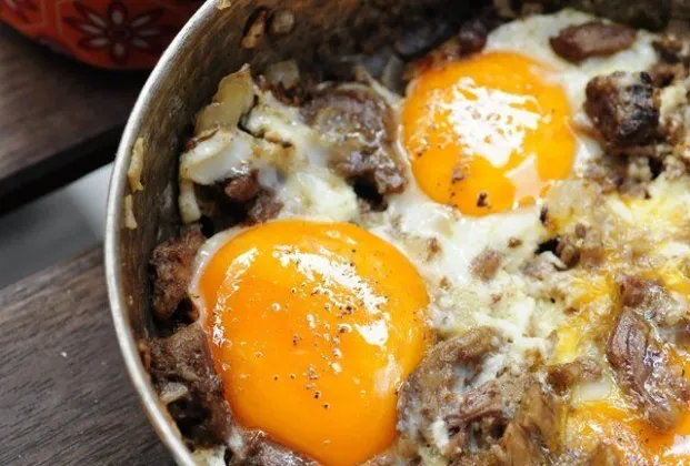 Eggs with sucuk and kaşar cheese