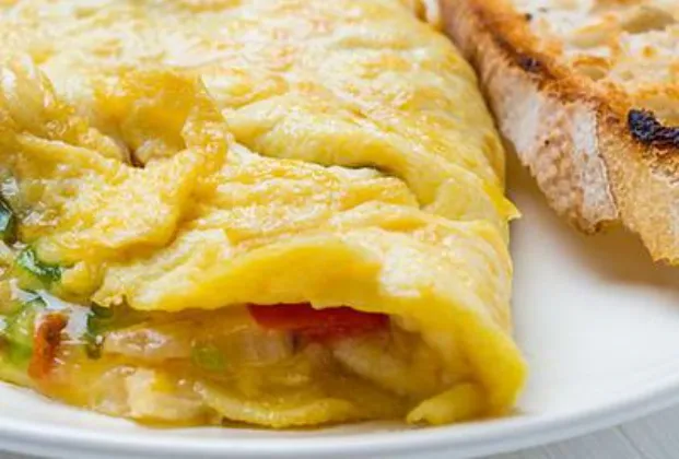 Kaşar cheese and mushroom omelet