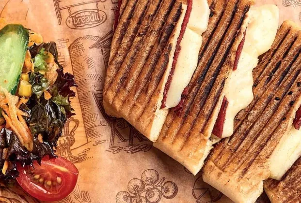 Kaşarlı toast with salad and French fries