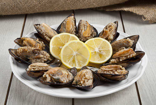 Medium portion of stuffed mussels