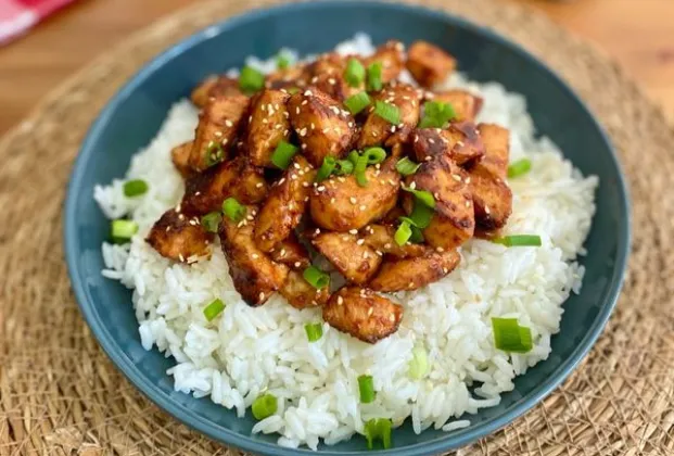 Chicken with sweet and spicy sauce