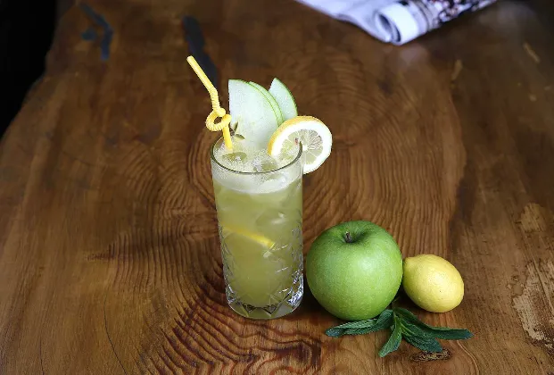 Apple lemonade