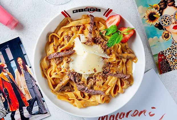 Fettuccine with steak and creamy caramelized onion sauce