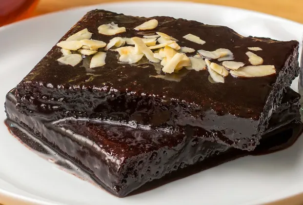 Islak Kek (Turkish wet cake)