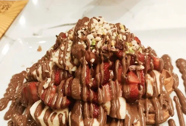 Waffle with banana, strawberry and Nutella