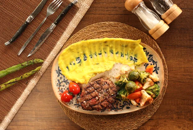 Tenderloin steak with mixed vegetables and mashed potatoes