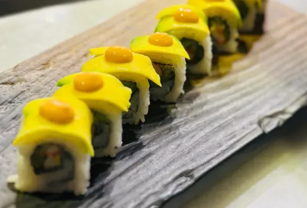Avocado Kani Roll
