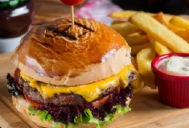 Cheeseburger (140 g)