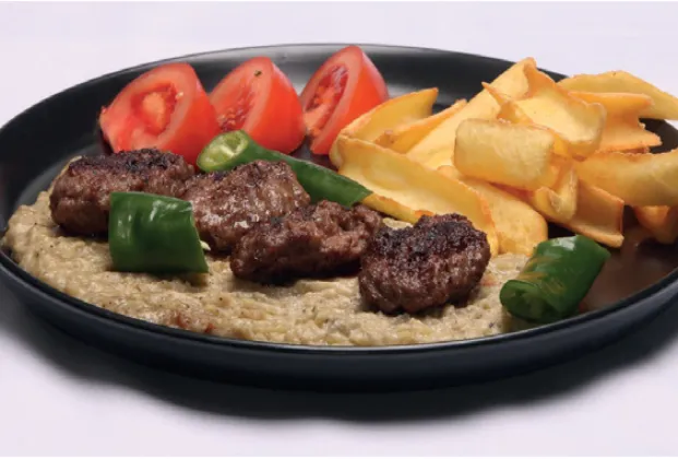 Grilled köfte with eggplant beğendi