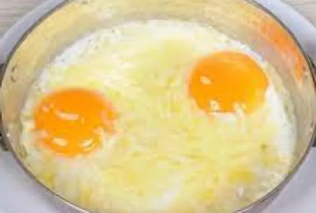 Eggs with Kaşar Cheese