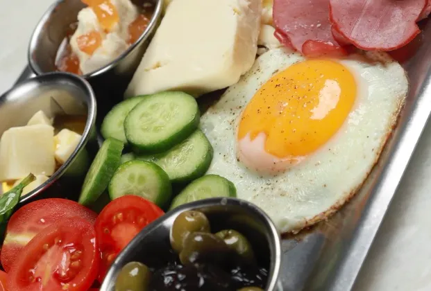 Griffin Breakfast Plate