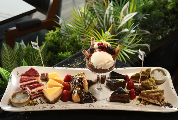 Nova dessert plate (show-style)