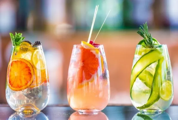 Non-alcoholic fruit cocktail