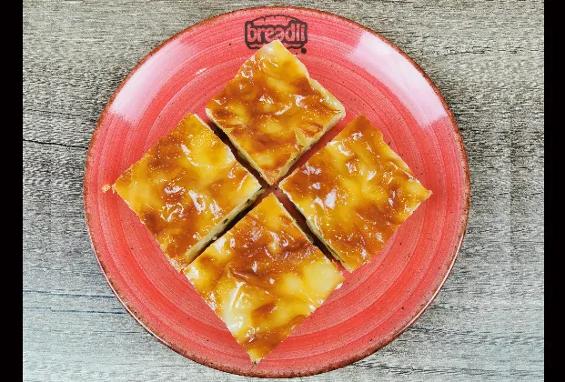 Cheese su böreği plate