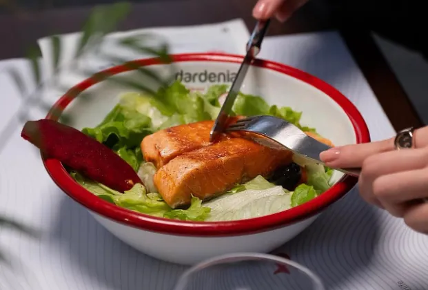 Grilled Salmon Salad