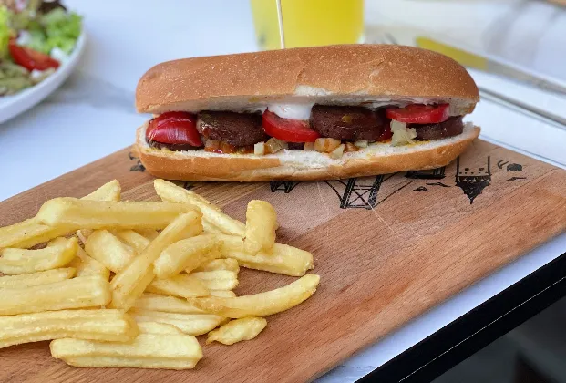 Vegan Sucuk Sandwich & Fries