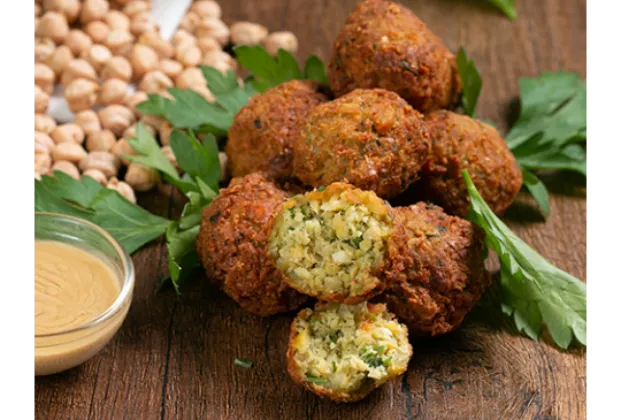 Falafel Balls with Yogurt Sauce