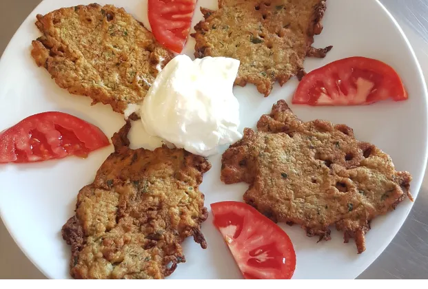 Mücver (Turkish zucchini fritters)