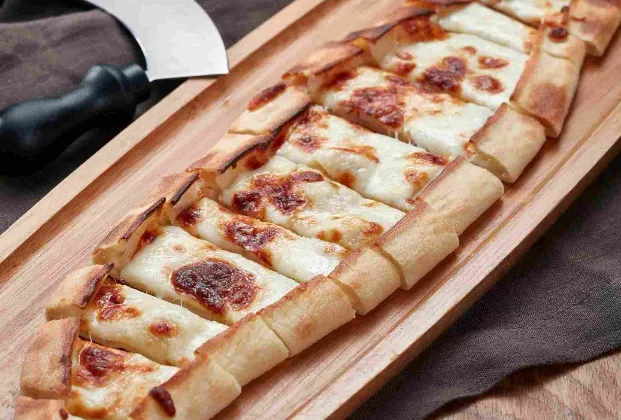 Karadeniz pide with kaşar cheese