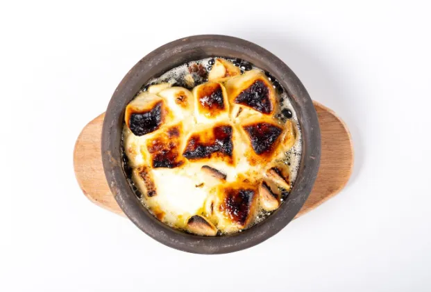 Hatay Cheese with Roasted Garlic (in a Clay Pot)