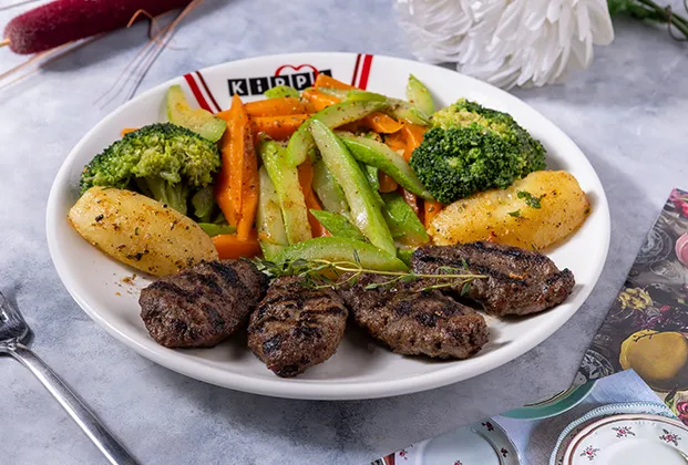 Cızbız köfte with sautéed vegetables