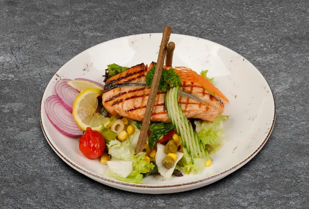 Grilled Salmon Salad