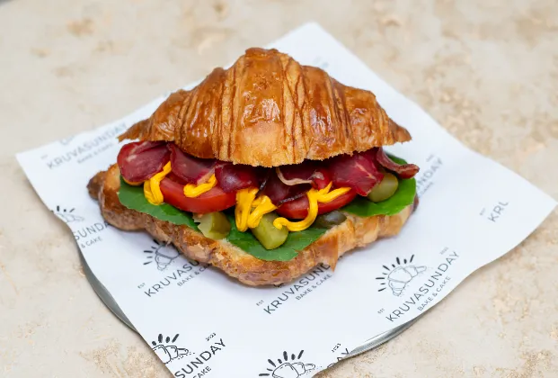 Smoked Meat and Cheddar Sauce Croissant