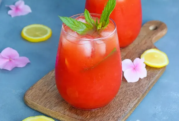 Strawberry lemonade