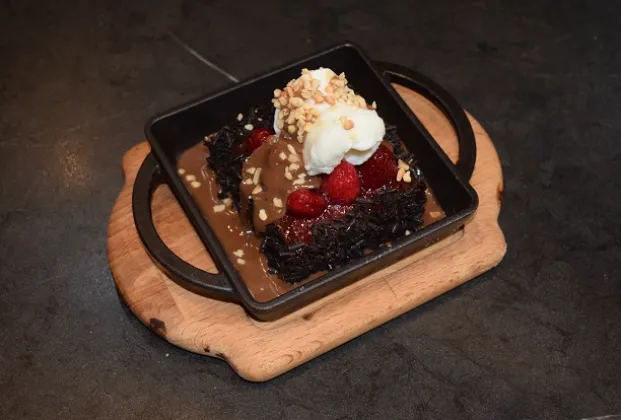 Brownie (served warm)