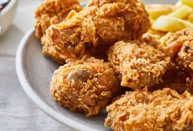 Crispy chicken wings with potatoes